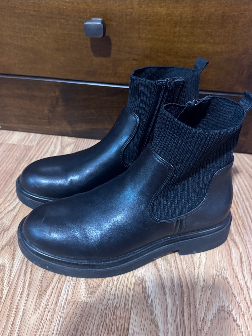 Women Black Chelsea-Style Ankle Boots - Classic Slip-On Design